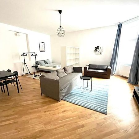 Brand New & Spacious Apartment In The City Centre Відень Екстер'єр фото